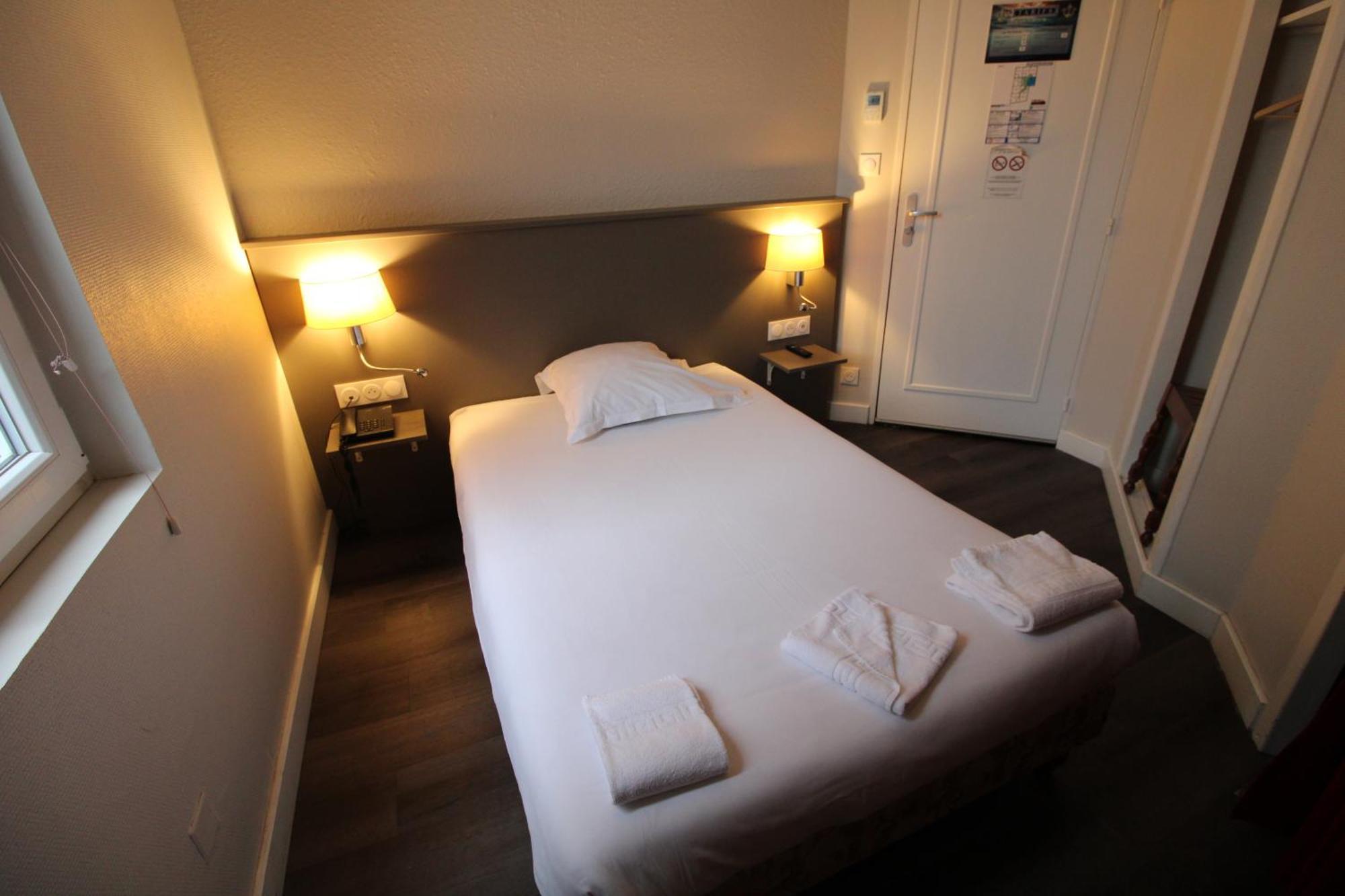 Hotel Casabianca มูแล็ง ภายนอก รูปภาพ